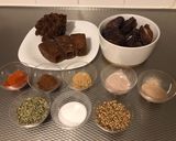 A picture of step 1 of Tamarind date chutney.