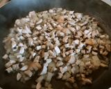 Gombával és sajttal göngyölt pulykamell recept fázis 2 fotója