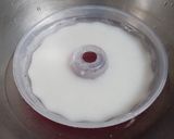 Foto langkah ke 4 dari resep Agar-agar santan merah putih.