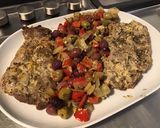 Une image de l'étape 11 de Côtes de porc à la moutarde,herbes de Provence,oignon, poivron rouge et olives marinées.