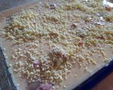 Foto del passaggio 4 della ricetta Semifreddo al mascarpone con fragole e cioccolato bianco