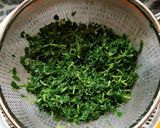 A picture of step 2 of Methi malai matar.