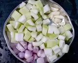 காரசாரமான சுரைக்காய் வேர்க்கடலை கூட்டு (Suraikkaai verkadalai koottu recipe in tamil) ரெசிபி ஸ்டேப் 1 புகைப்படம்