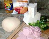 Foto del paso 2 de la receta: Mini Pizzas de queso y mortadela
