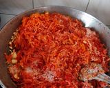 A picture of step 1 of Gajar halwa.
