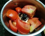 A picture of step 1 of Spaghetti in tomato sauce.