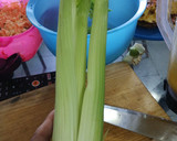 Foto del paso 1 de la receta: Agua de Piña🍍apio y perejil