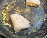 Foto del paso 2 de la receta: Tortilla wrap hack de pavo, queso y tomate en Mini