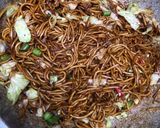 Foto langkah ke 4 dari resep Mie Goreng Sayur.