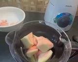 A picture of step 2 of Guava-Pomegranate Punch.