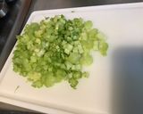 Une image de l'étape 5 de Salade « soleil » au céleri branche,tomates cerises,câpres italiennes et basilic.