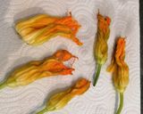 Une image de l'étape 2 de Beignets de fleurs de courgettes.