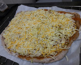 Foto del paso 7 de la receta: Pizza integral de puerros y pera