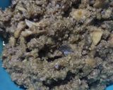 Foto langkah ke 2 dari resep Martabak Telur Isi Kare Daging dan Jamur Kancing.