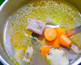 Hình bước làm 2 của món Bánh canh sườn heo cà rốt và nấm đùi gà