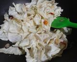 Foto langkah ke 3 dari resep Tumis Sarden sayur Kol.