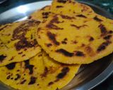 मक्की की रोटी(makki ki roti recipe in hindi) रेसिपी चरण 5 फोटो