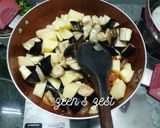 A picture of step 1 of Gobhi Aloo Baingan.