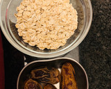 A picture of step 1 of Oats Milkshake with Dates.