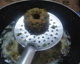 A picture of step 7 of Green peas doughnut vada.