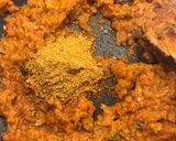 A picture of step 4 of Egg Masala Maggi.