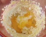 Foto langkah ke 4 dari resep Whipping Cream Pound Cake.