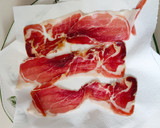 Foto del paso 1 de la receta: Jamón crujiente para sopas, cremas o ensaladas (microondas)
