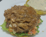 Foto del paso 11 de la receta: Arepa🥯de mazorca🌽rellena de pollo🍗, ensalada y salsa🍎tártara liviana🧆🥙🫓
