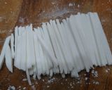 Hình bước làm 2 của món Bánh canh bột xắt nấu tôm sườn non