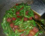 Foto langkah ke 4 dari resep Tumis Buncis Sosis Sapi.