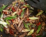 Foto langkah ke 4 dari resep Tumis tongkol sereh.