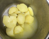 Foto del paso 3 de la receta: Huevos rotos con espuma de patata