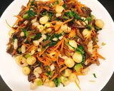 Hình bước làm 4 của món Bánh bao nhân hạt sen nấm rau củ