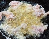 A picture of step 3 of Chicken dry chilli.