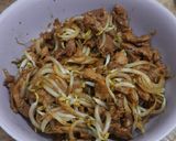 Foto langkah ke 4 dari resep Kapsim tumis taoge bumbu lada hitam.