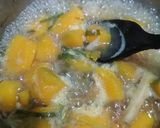 Gambar langkah 2 resipi Labu kuning masak lemak.