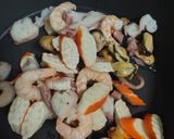 Foto del paso 3 de la receta: Arroz meloso con Cóctel de marisco