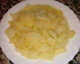 Foto del paso 1 de la receta: Patatas con merluza, huevos duros y jamón serrano