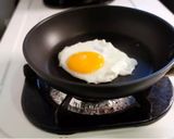 A picture of step 4 of Sausage and egg muffin.