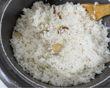 Foto del paso 5 de la receta: Arroz al ajo dorado