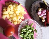 Foto langkah ke 2 dari resep Sambal Goreng Hati Kentang.