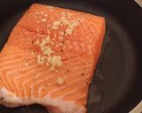 Foto del paso 1 de la receta: Salmón Limonado con Verduras Salteadas