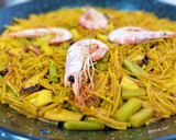 Foto del paso 6 de la receta: Fideos con pota, gambón y ajos tiernos