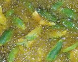 A picture of step 1 of Parwal do Pyaza.