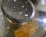 A picture of step 2 of Stove top salty buttery popcorn.