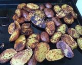 Une image de l'étape 6 de Pommes de terre roses grillées aux épices espagnoles.