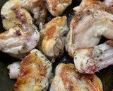 Foto del paso 2 de la receta: Guiso de pollo al ajillo con patatas