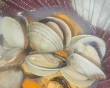 Foto del paso 4 de la receta: Bisque de Langostinos, Chirlas, Mejillones, Dorada y Atún Rojo