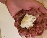 Foto del passaggio 2 della ricetta Polpette di carne ripiene con mozzarella senza uova