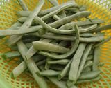 Hình bước làm 1 của món Đậu cô ve xào top mở